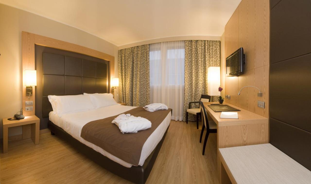 Virginia Palace Hotel Garbagnate Milanese Exterior photo