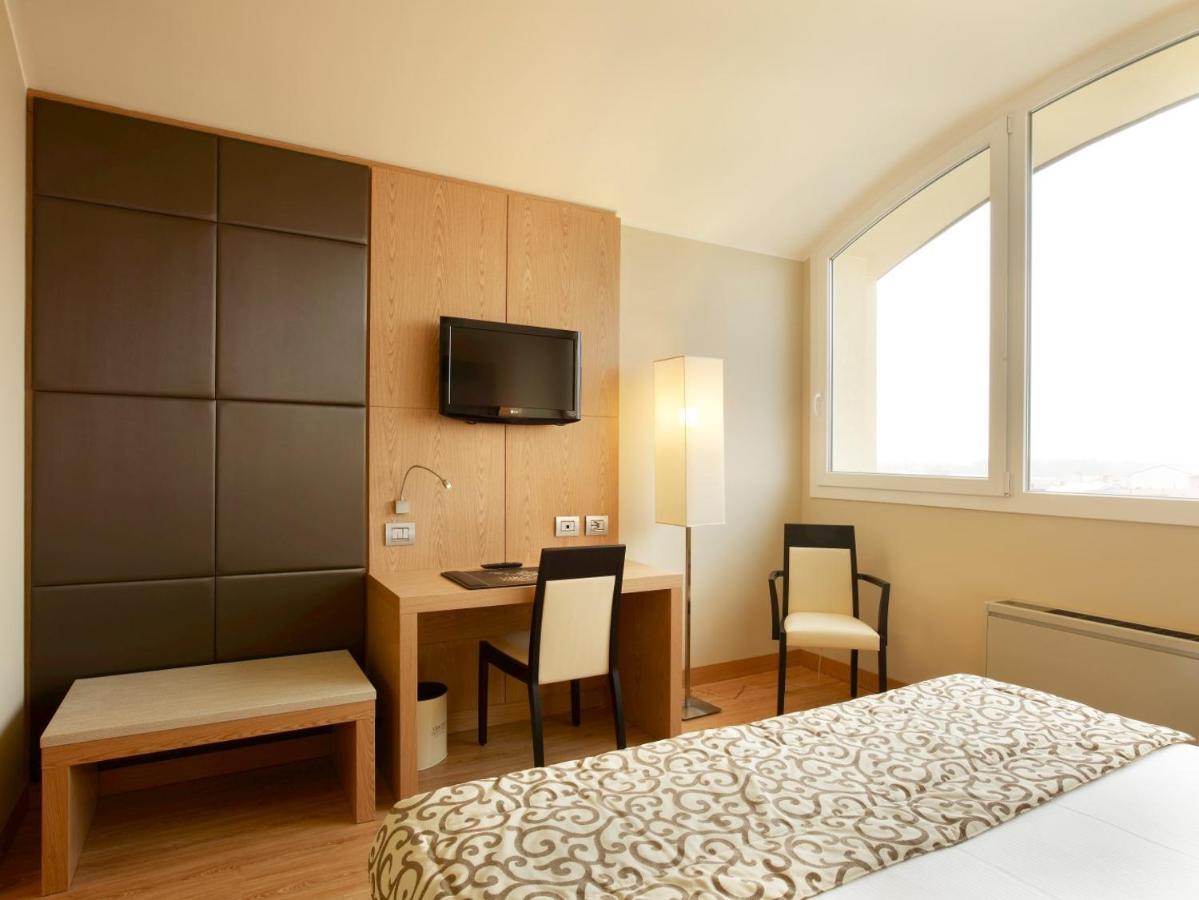 Virginia Palace Hotel Garbagnate Milanese Exterior photo