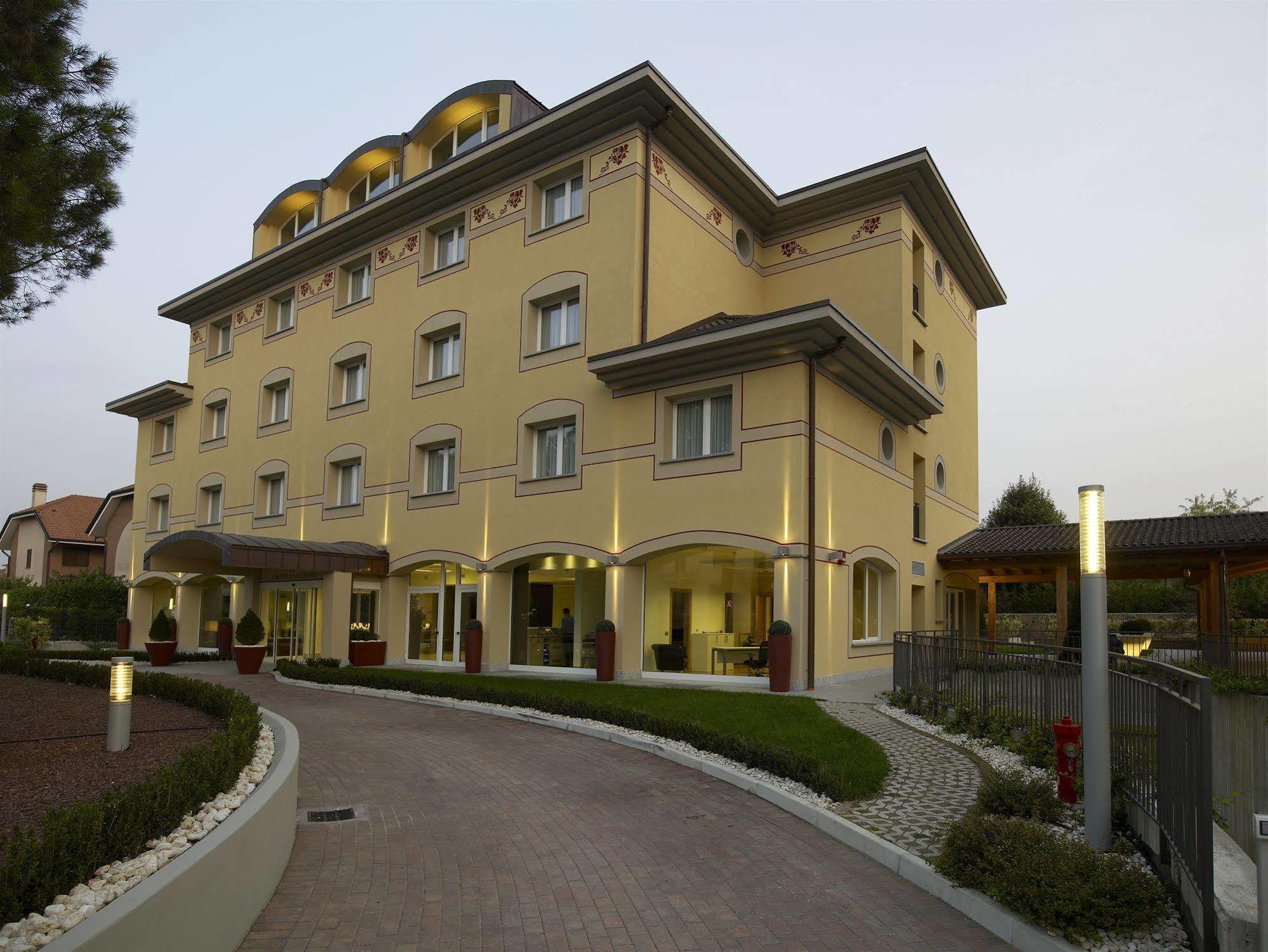 Virginia Palace Hotel Garbagnate Milanese Exterior photo
